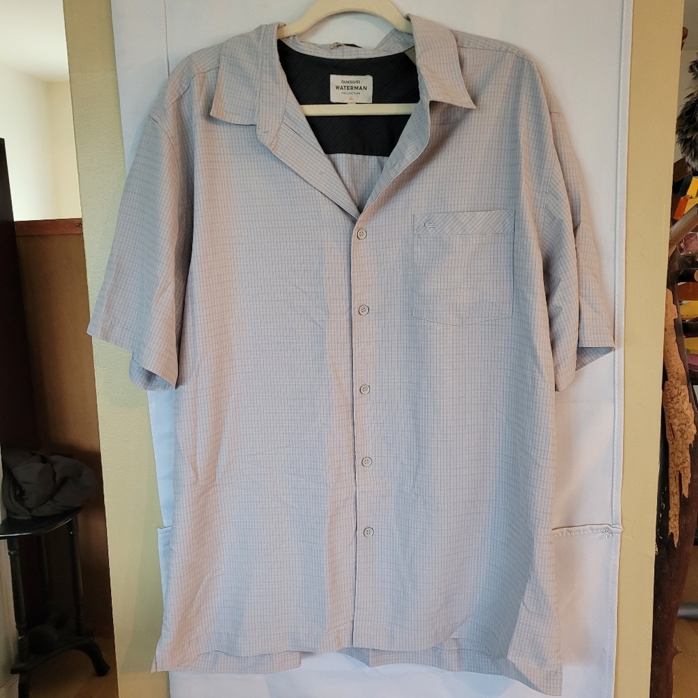 QUICK SILVER WATERMAN COLLECTION SHORT SLEEVE DRESS SHIRT SIZE: large